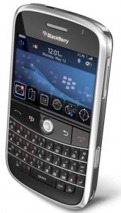 5 reasons to own smartphone - blackberry bold picture